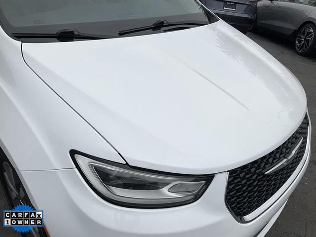 Photo of 2021 Bright White Clearcoat Chrysler Pacifica Hybrid