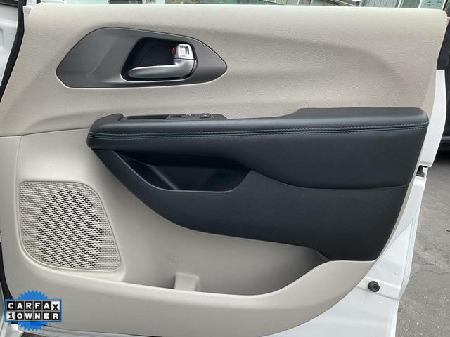 Photo of 2021 Bright White Clearcoat Chrysler Pacifica Hybrid