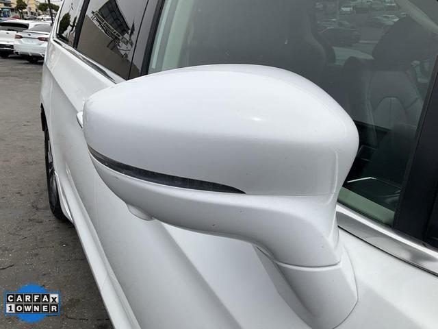 Photo of 2021 Bright White Clearcoat Chrysler Pacifica Hybrid