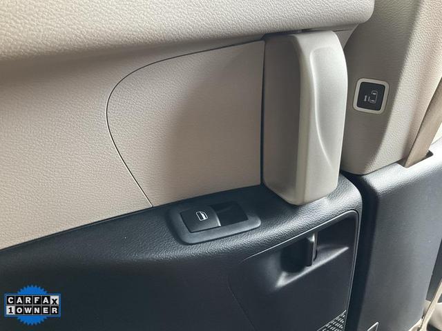Photo of 2021 Bright White Clearcoat Chrysler Pacifica Hybrid