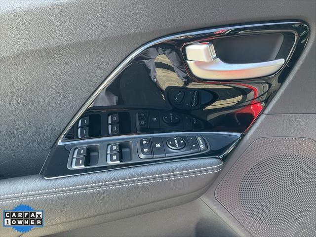 Photo of 2022 Runway Red Kia Niro EV
