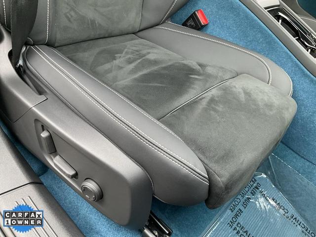 Photo of 2023 Onyx Black Metallic Volvo C40 Recharge Pure Electric
