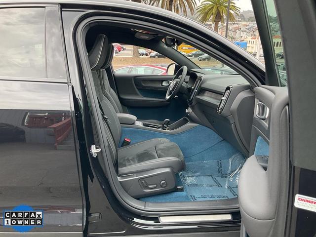 Photo of 2023 Onyx Black Metallic Volvo C40 Recharge Pure Electric