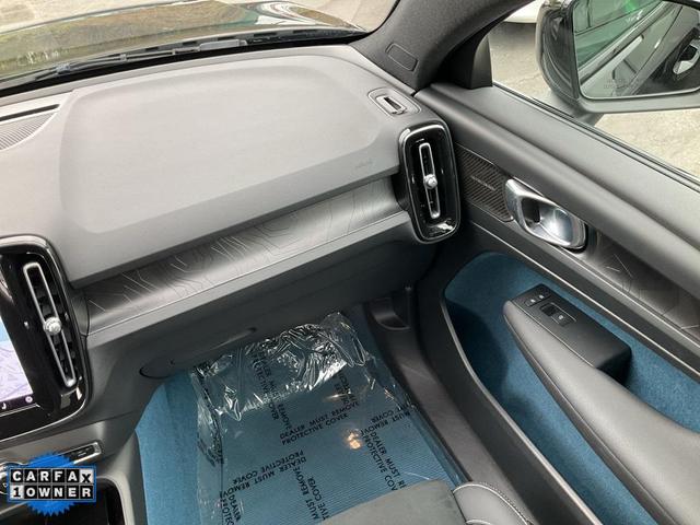 Photo of 2023 Onyx Black Metallic Volvo C40 Recharge Pure Electric