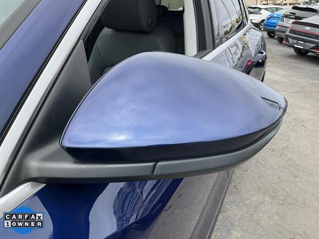 Photo of 2021 Navarra Blue Metallic Audi e-tron