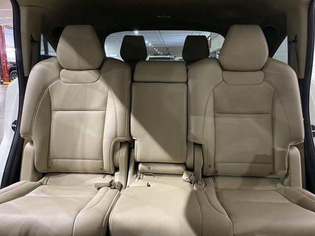 Photo of 2016 Diamond White Pearl Acura MDX