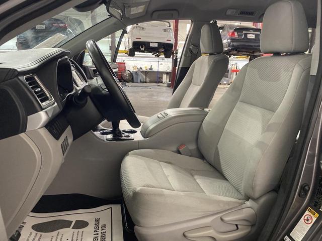 Photo of 2017 Predawn Gray Mica Toyota Highlander
