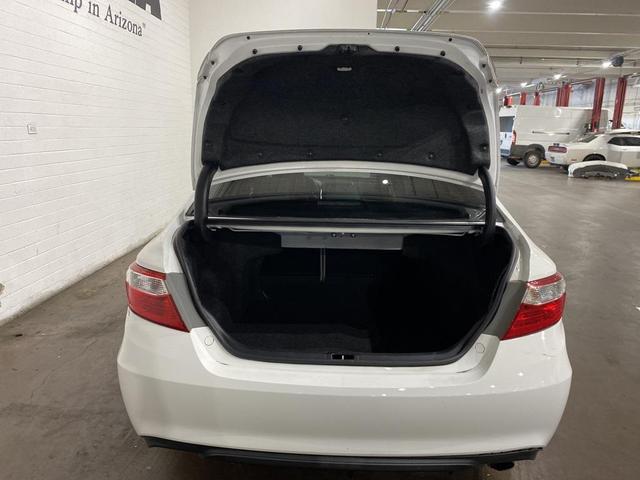 Photo of 2017 Super White Toyota Camry