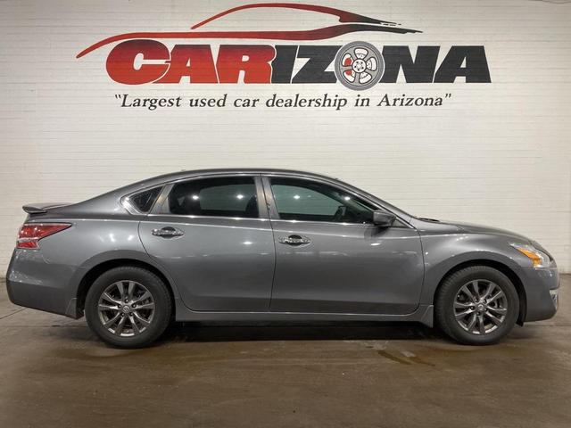 Photo of 2015 Gun Metallic Nissan Altima