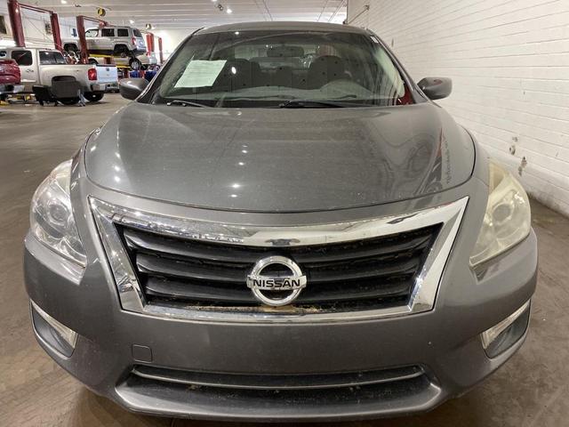 Photo of 2015 Gun Metallic Nissan Altima