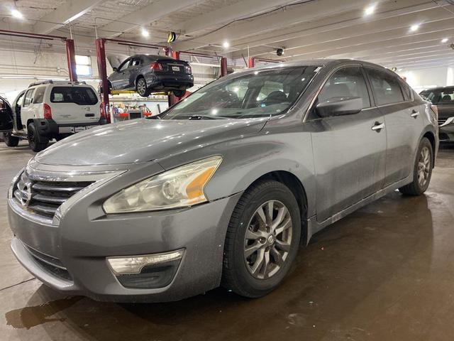 Photo of 2015 Gun Metallic Nissan Altima