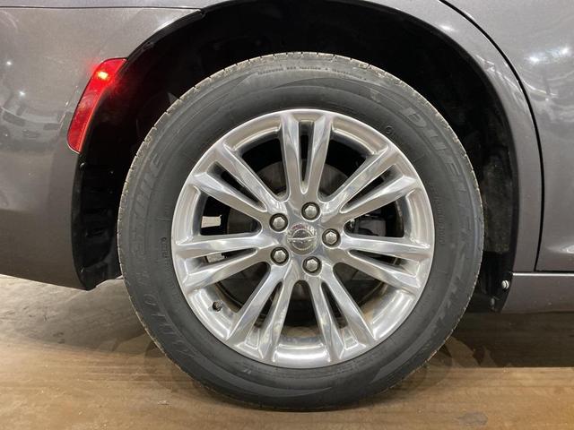 Photo of 2016 Granite Crystal Metallic Clearcoat Chrysler 300