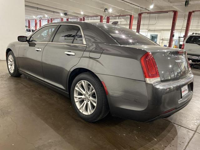 Photo of 2016 Granite Crystal Metallic Clearcoat Chrysler 300