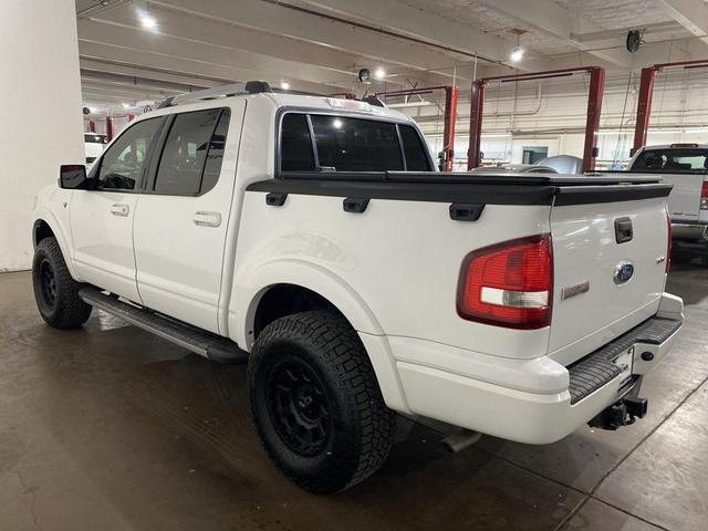 Photo of 2007 Oxford White Clearcoat Ford Explorer Sport Trac
