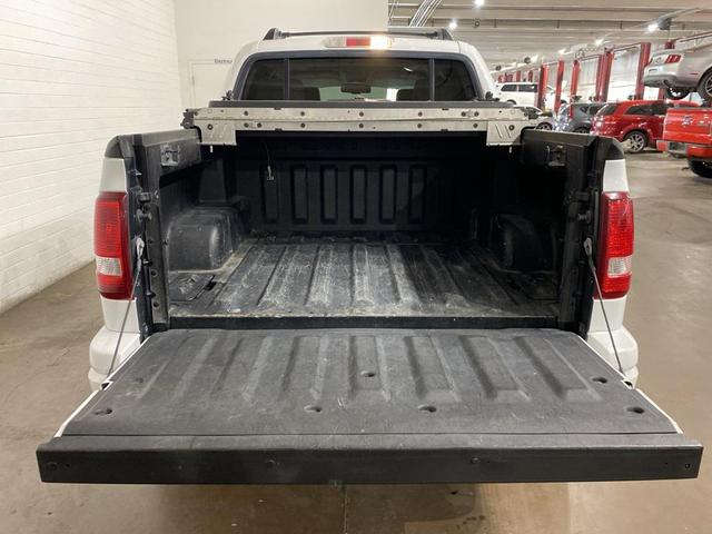 Photo of 2007 Oxford White Clearcoat Ford Explorer Sport Trac