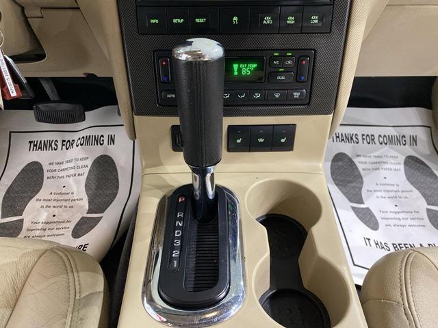 Photo of 2007 Oxford White Clearcoat Ford Explorer Sport Trac