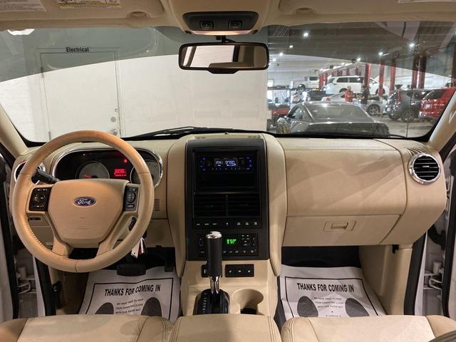 Photo of 2007 Oxford White Clearcoat Ford Explorer Sport Trac