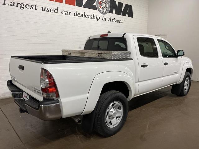 Photo of 2014 Super White Toyota Tacoma