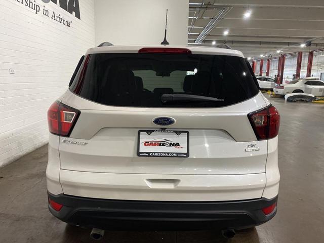 Photo of 2019 White Platinum Ford Escape