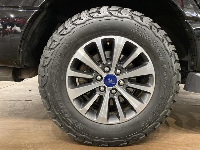 Photo of 2016 Shadow Black Ford Expedition