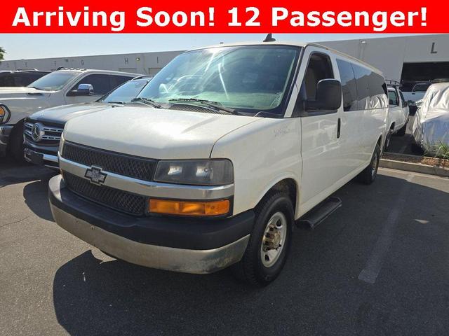 Photo of 2016 Summit White Chevrolet Express 3500