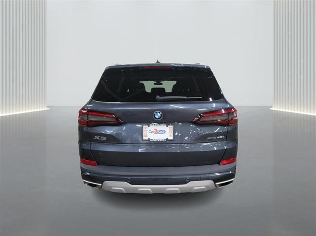 Photo of 2021 Gray BMW X5