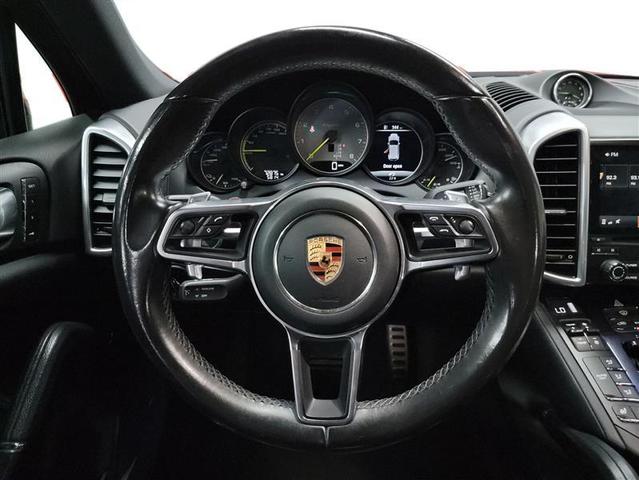 Photo of 2017 Purple Porsche Cayenne