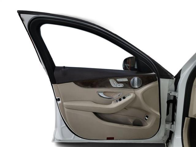 Photo of 2016 White Mercedes-Benz C-Class