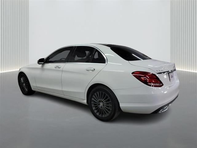 Photo of 2016 White Mercedes-Benz C-Class
