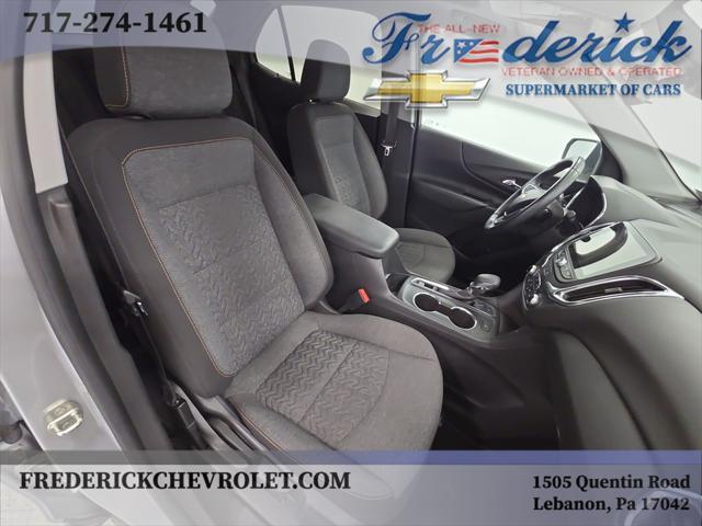 Photo of 2022 Silver Ice Metallic Chevrolet Equinox