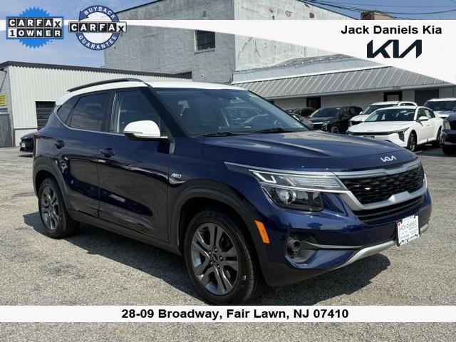 Photo of 2022 Dark Ocean Blue/White Roof Kia Seltos