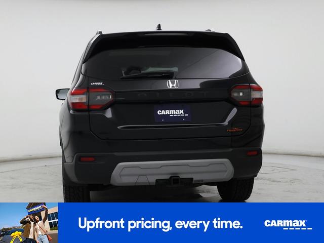 Photo of 2025 Black Honda Pilot