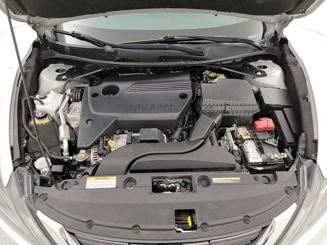 Photo of 2017 Silver Nissan Altima