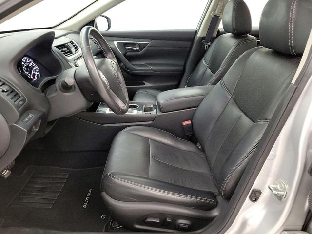 Photo of 2017 Silver Nissan Altima