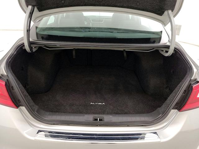 Photo of 2017 Silver Nissan Altima