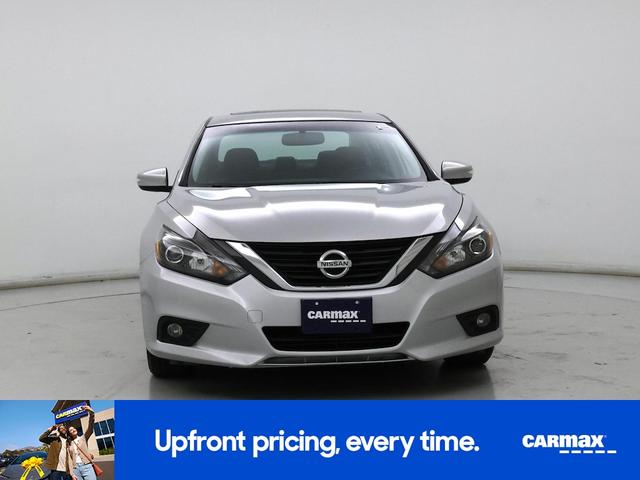 Photo of 2017 Silver Nissan Altima