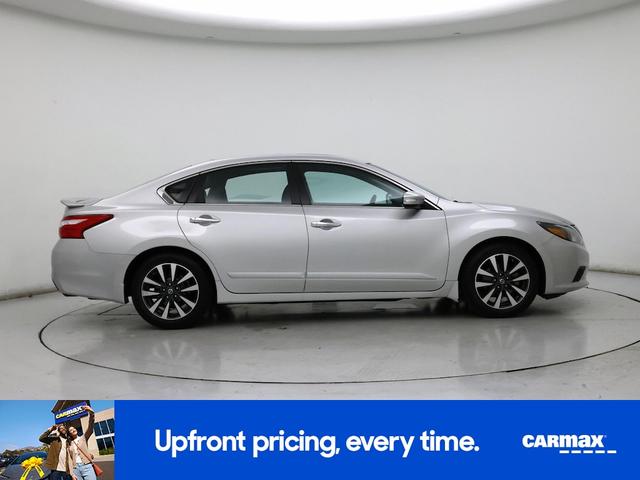 Photo of 2017 Silver Nissan Altima