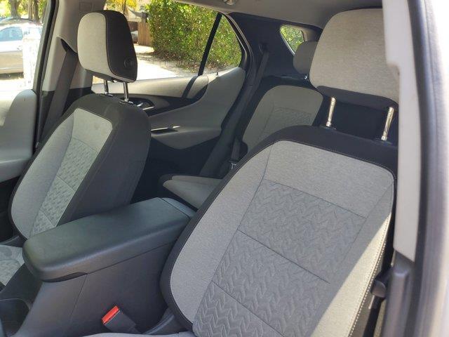 Photo of 2022 Silver Ice Metallic Chevrolet Equinox