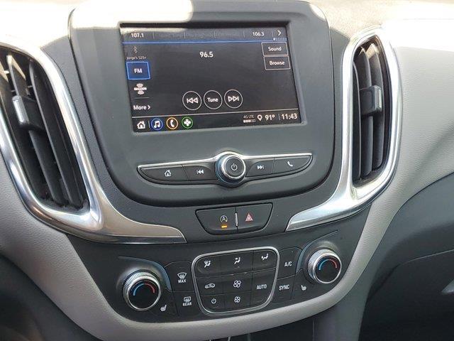 Photo of 2022 Silver Ice Metallic Chevrolet Equinox