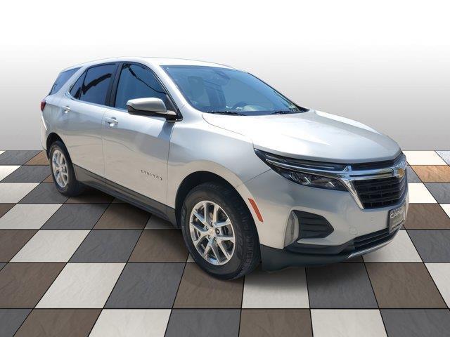 Photo of 2022 Silver Ice Metallic Chevrolet Equinox