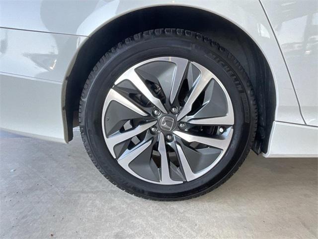 Photo of 2021 Platinum White Pearl Honda Accord Hybrid