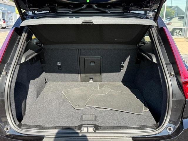 Photo of 2025 Onyx Black Volvo XC40