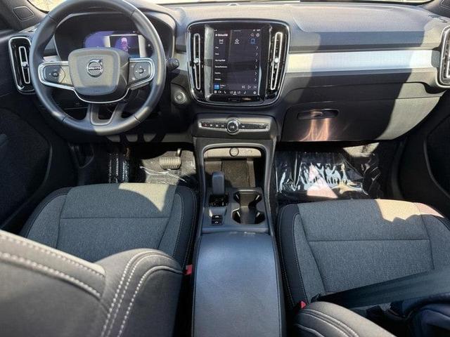 Photo of 2025 Onyx Black Volvo XC40