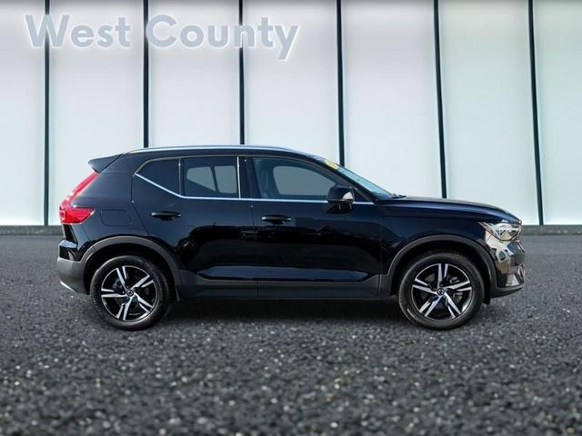 Photo of 2025 Onyx Black Volvo XC40