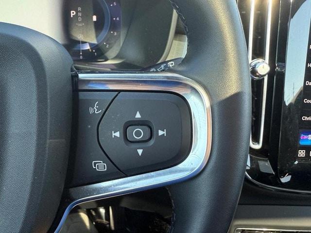 Photo of 2025 Onyx Black Volvo XC40