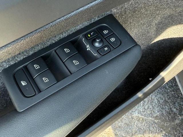 Photo of 2025 Onyx Black Volvo XC40