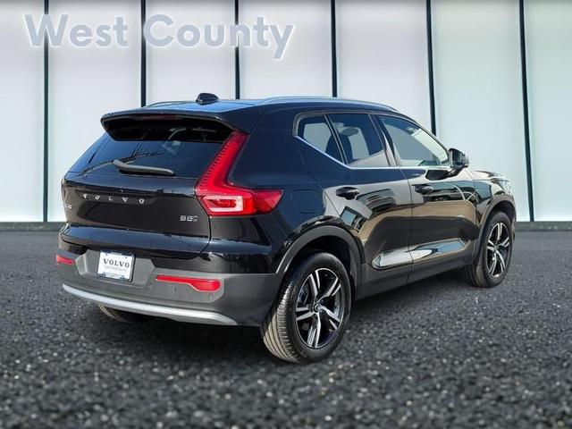 Photo of 2025 Onyx Black Volvo XC40