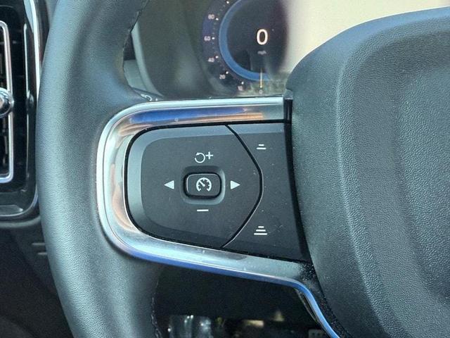 Photo of 2025 Onyx Black Volvo XC40