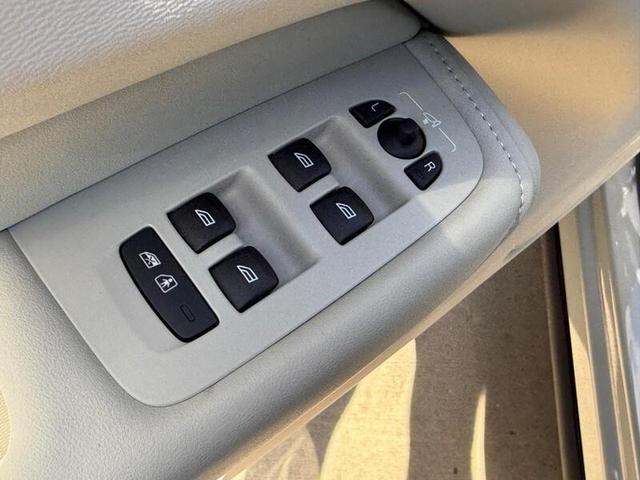 Photo of 2025 Gray Metallic Volvo XC60