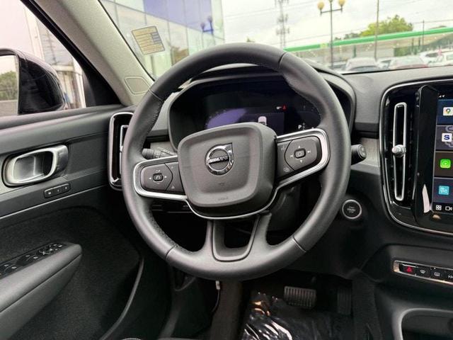 Photo of 2025 Metallic Volvo XC40